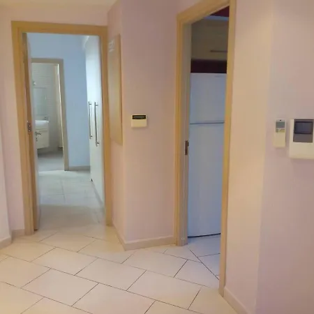 Apartamento Sleeps 6 With Ensuite Nicosia