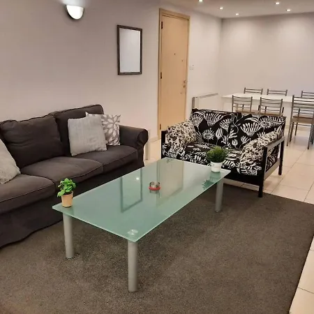 Sleeps 6 With Ensuite * Nicosia