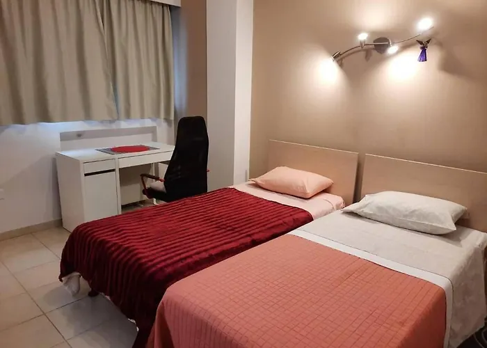 Sleeps 6 With Ensuite Nicósia