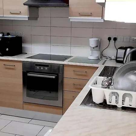 Sleeps 6 With Ensuite نيقوسيا